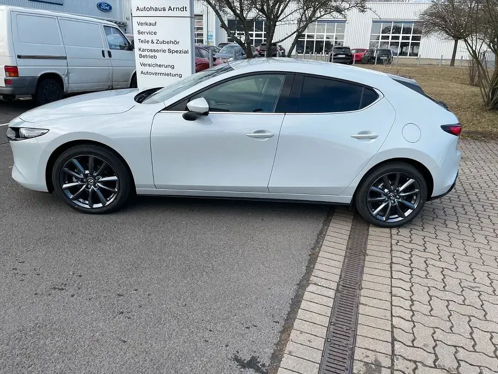 Neu Mazda 3 Exclusive-Line 140 PS (102 kW) 2026 Weiß Limousine