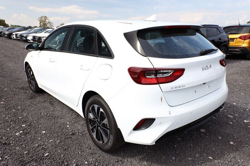 Neu Kia Ceed 140 PS (102 kW) 2025 Weiss Kleinwagen