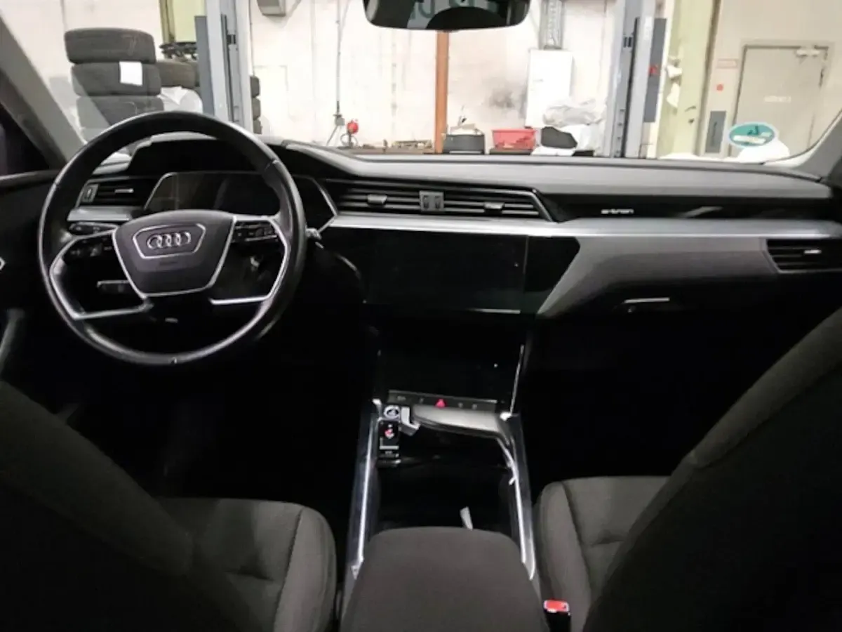 Second-hand Audi e-tron 300 kW (408 CP) 2022 SUV