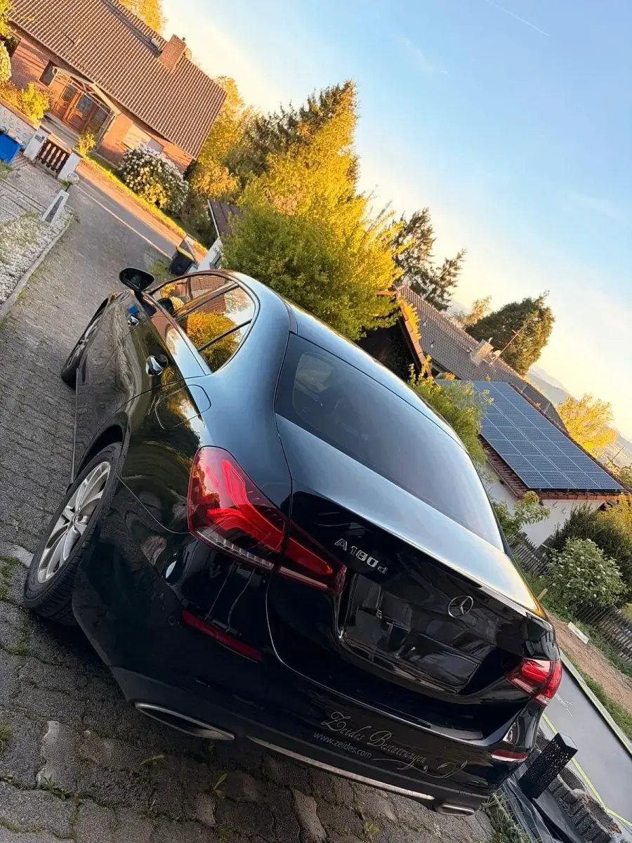 Gebraucht Mercedes A180 AMG line 116 PS (85 kW) 2019 Schwarz Limousine
