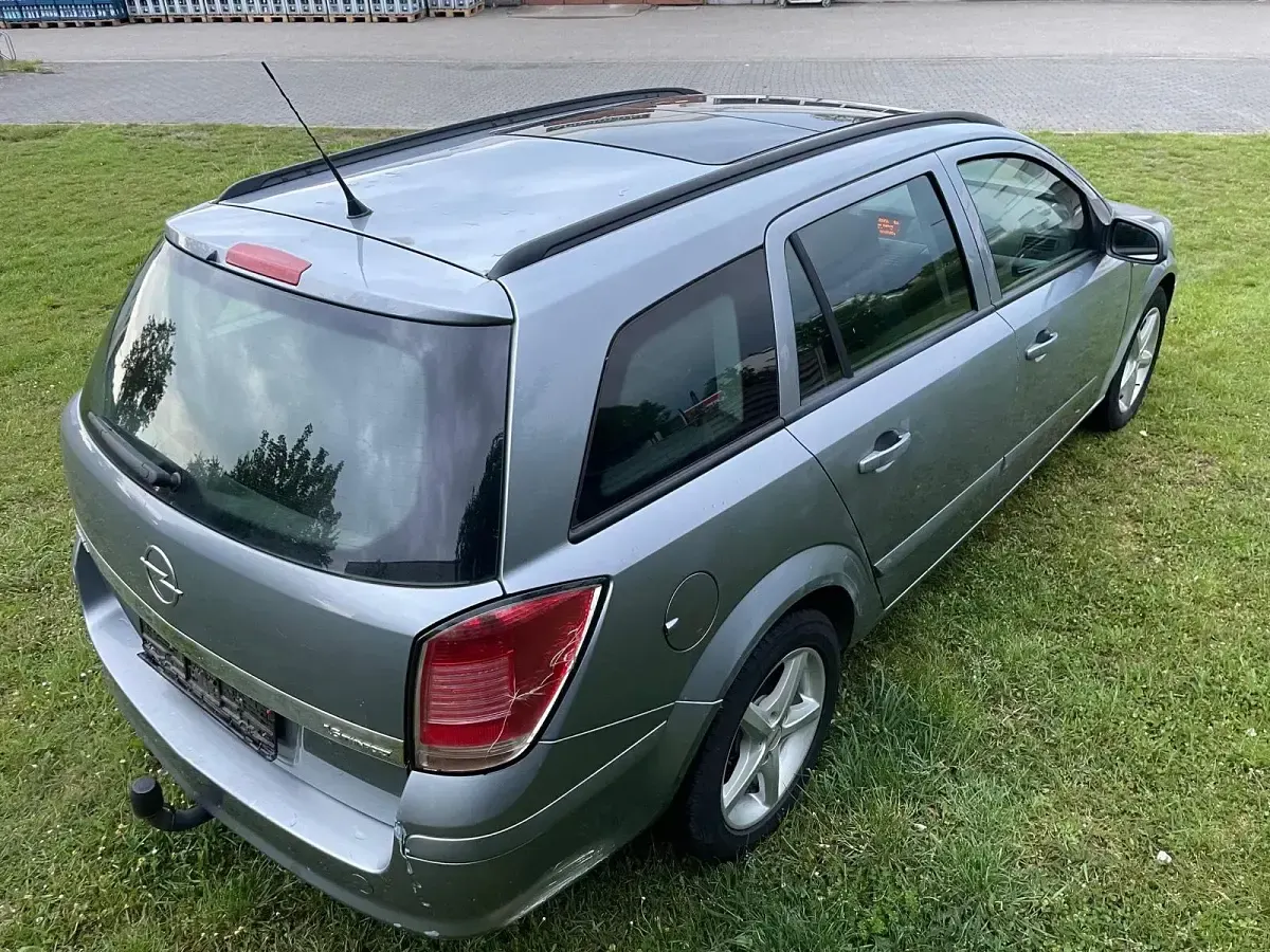 Używany Opel Astra 105 KM (77 kW) 2007 Szary Kombi