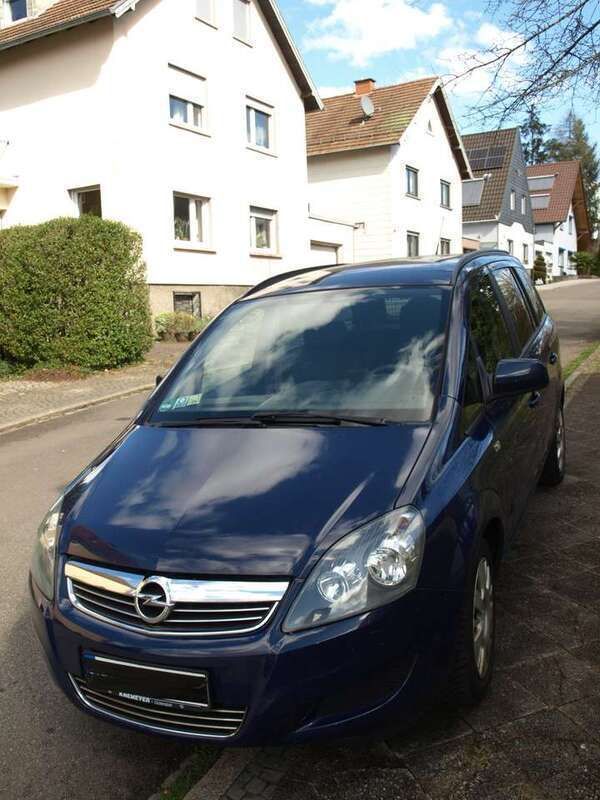 Blau Gebraucht 2012 Opel Zafira Family Van / Kleinbus | 4.750 € (Etwas zu teuer) - Bild 1/4