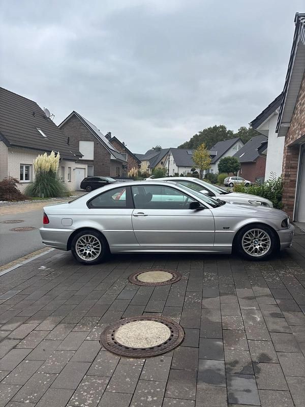Gebraucht BMW 318 143 PS (105 kW) 2001 Silber Limousine