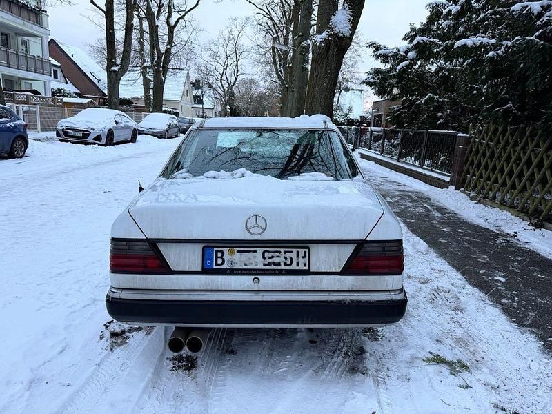 Gebraucht Mercedes E230 179 PS (131 kW) 1991 Braun Limousine