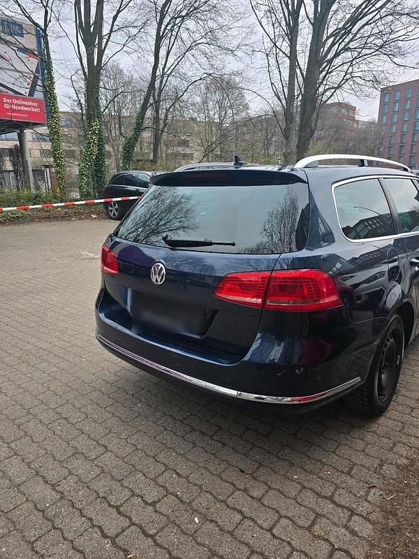 Gebraucht VW Passat 140 PS (102 kW) 2013 Blau Kombi