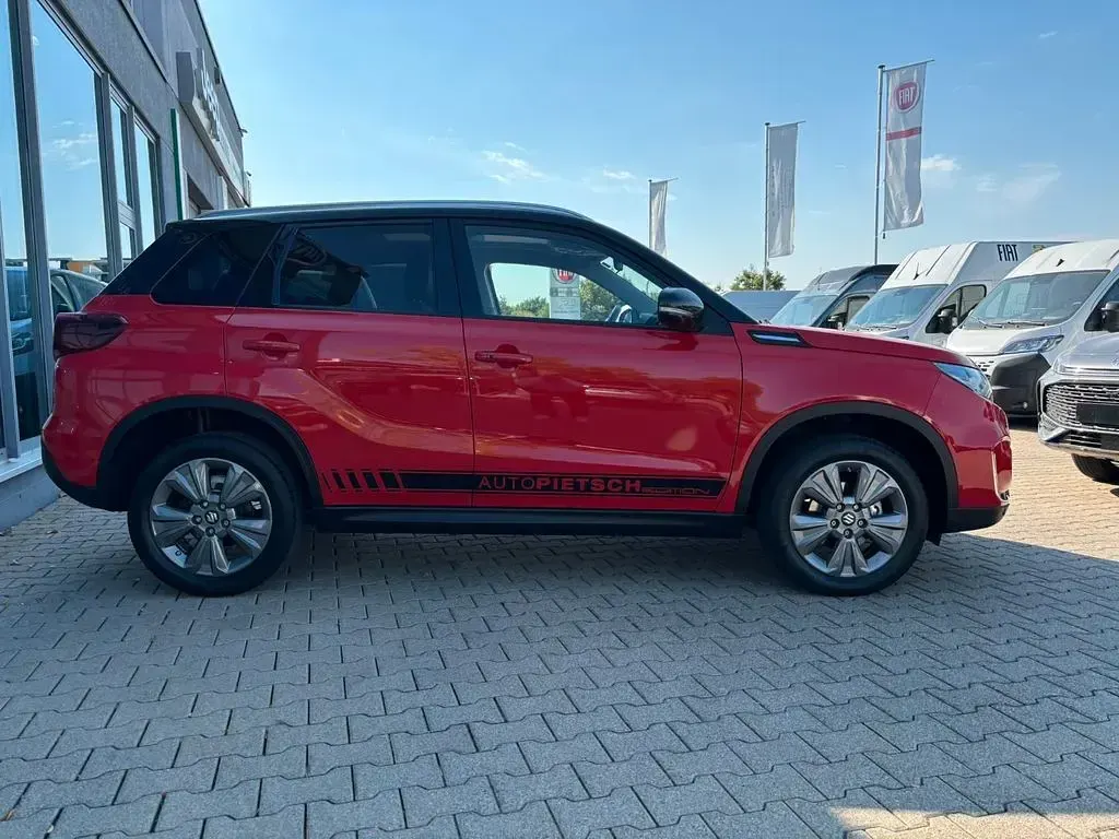 Gebraucht Suzuki Vitara Comfort+ 102 PS (75 kW) 2022 Rot SUV