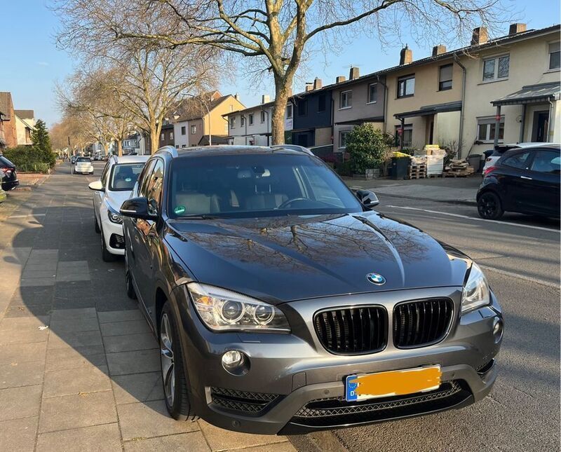 Grau Gebraucht 2013 BMW X1 Sport Line SUV | 13.100 € (Etwas zu teuer) - Bild 1/4