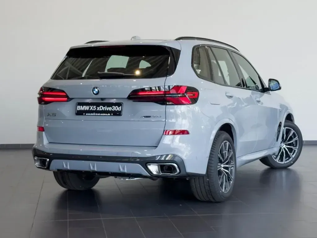 Neu BMW X5 M Sport 298 PS (219 kW) 2026 Grau SUV