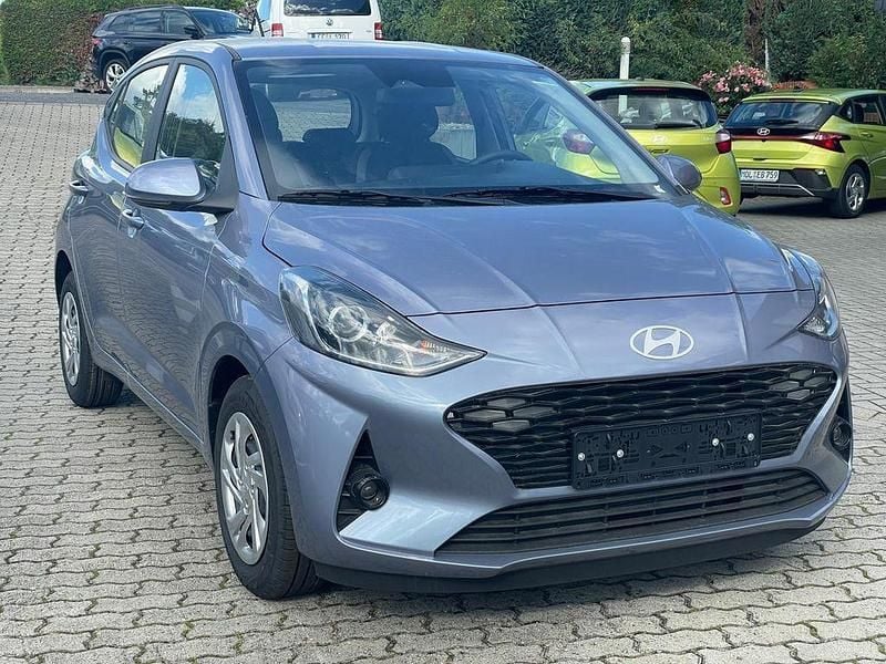 Blau Neu 2025 Hyundai i10 Kleinwagen | 16.999 € (Superpreis) - Bild 1/4