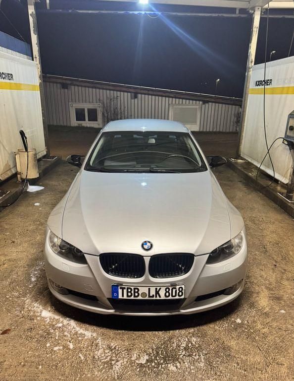 Silber Gebraucht 2008 BMW 325 Basis Coupé | 9.350 € (Teuer) - Bild 1/4