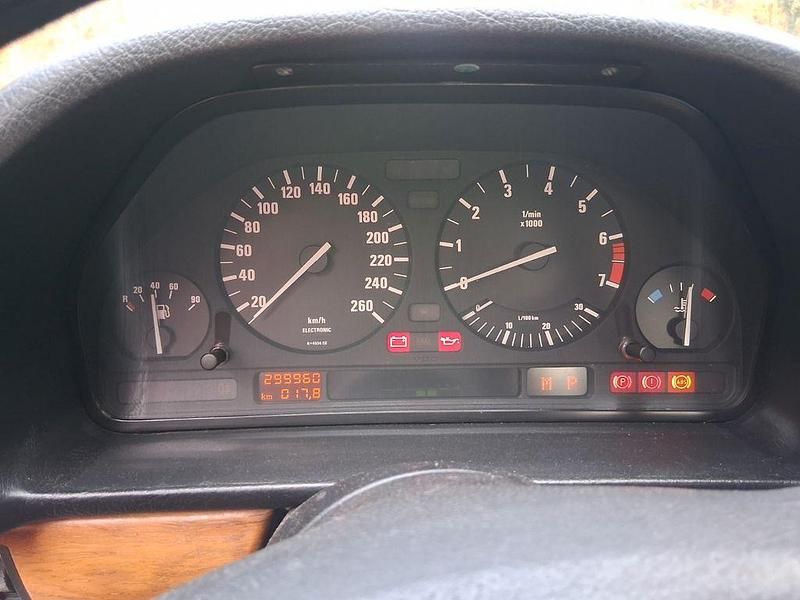 Gebraucht BMW 735 211 PS (155 kW) 1988 Schwarz Limousine