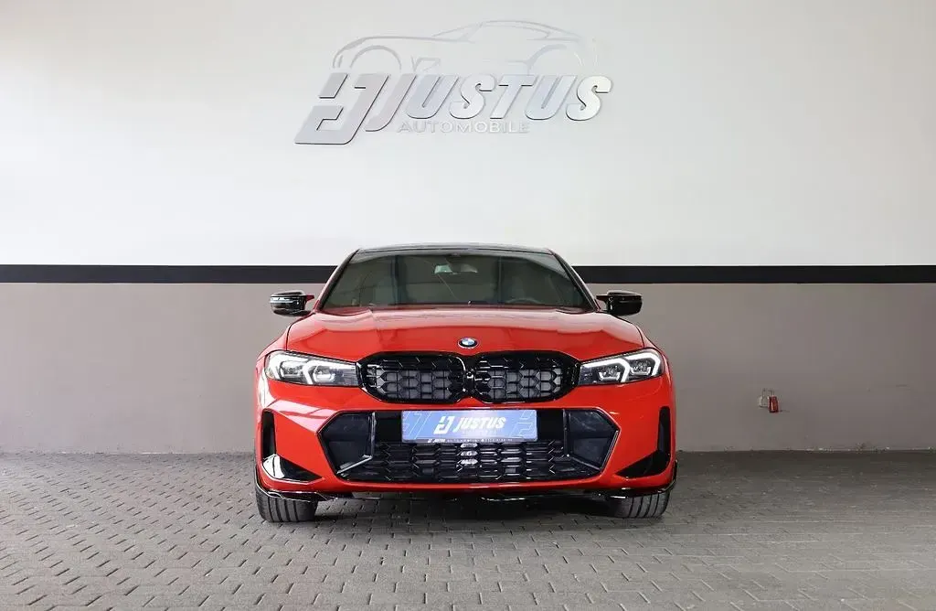 Gebraucht BMW 330 Performance 258 PS (189 kW) 2023 Melbourne rot metallic (a75) Limousine