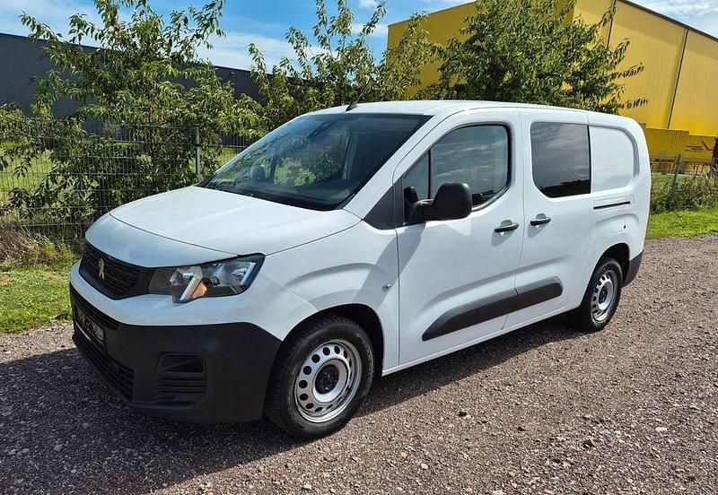 Gebraucht Peugeot Partner 102 PS (75 kW) 2020 Weiß Van / Kleinbus