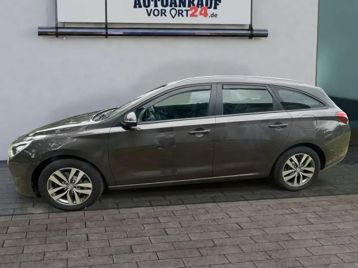 Gebraucht Hyundai i30 Trend 140 PS (102 kW) 2018 Moon rock Kombi