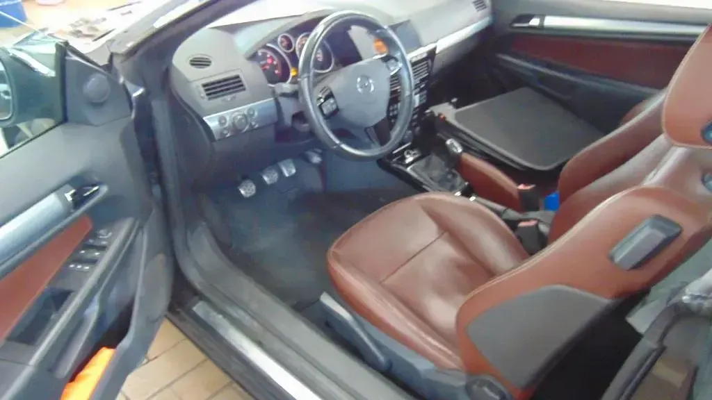 Gebraucht Opel Astra 150 PS (110 kW) 2010 Schwarz Cabrio