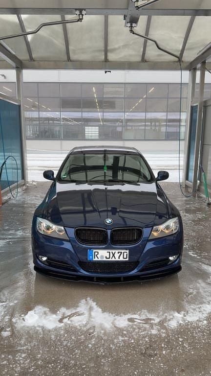 Blau Gebraucht 2011 BMW 318 Limousine | 5.900 € (Fairer Preis) - Bild 1/4