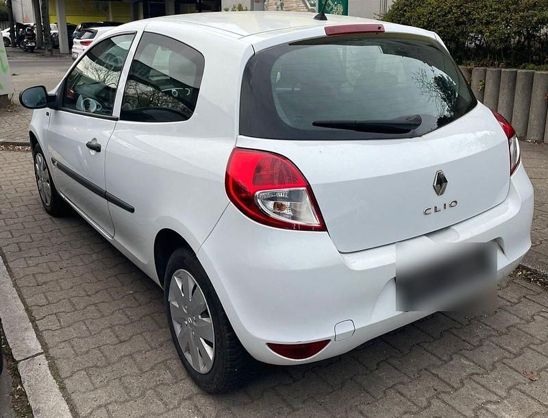 Gebraucht Renault Clio II 75 PS (55 kW) 2011 Weiß Limousine