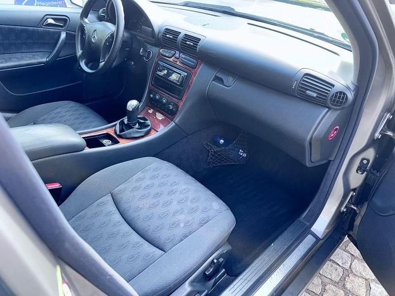 Gebraucht Mercedes C180 Classic 143 PS (105 kW) 2004 Schwarz Limousine