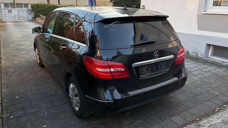Gebraucht Mercedes B180 109 PS (80 kW) 2012 Schwarz Van / Kleinbus