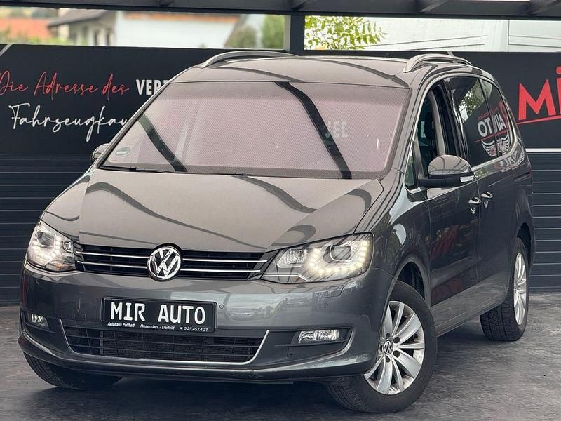 Grau Gebraucht 2017 VW Sharan Comfortline Van / Kleinbus | 9.900 € (Superpreis) - Bild 1/4
