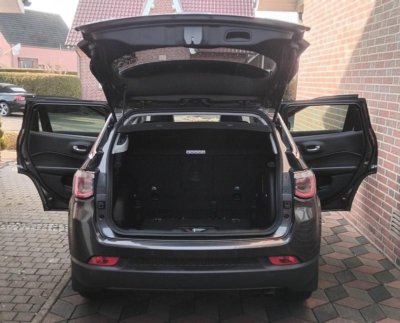 Gebraucht Jeep Compass 140 PS (102 kW) 2018 Braun SUV