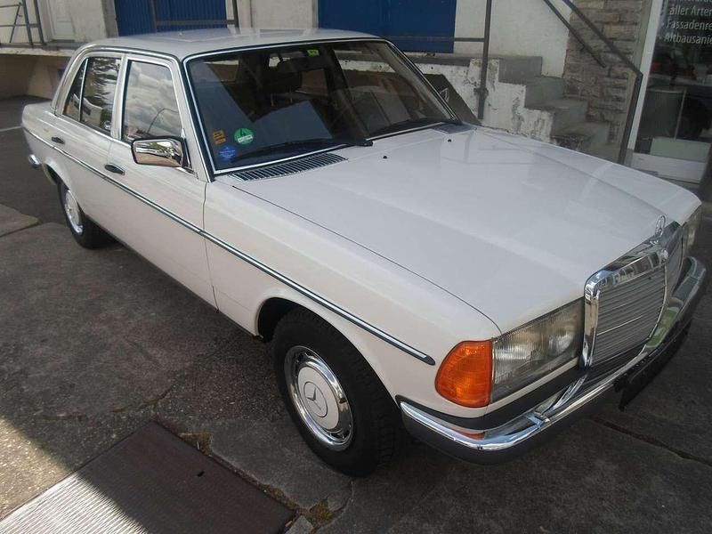 Weiß Gebraucht 1977 Mercedes 280 Limousine | 9.990 € - Bild 1/4