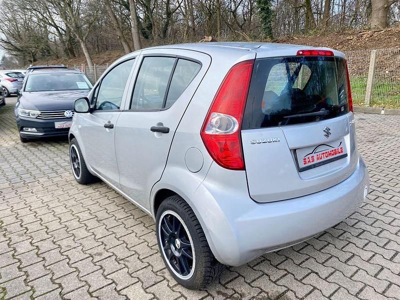 Gebraucht Suzuki Splash 65 PS (47 kW) 2009 Silber Kleinwagen