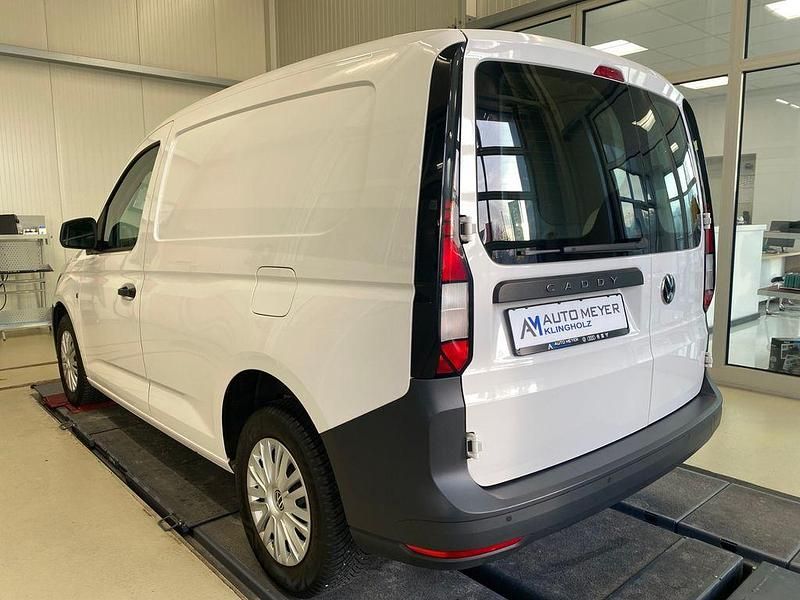 Gebraucht VW Caddy 102 PS (75 kW) 2022 Candyweiß Van / Kleinbus