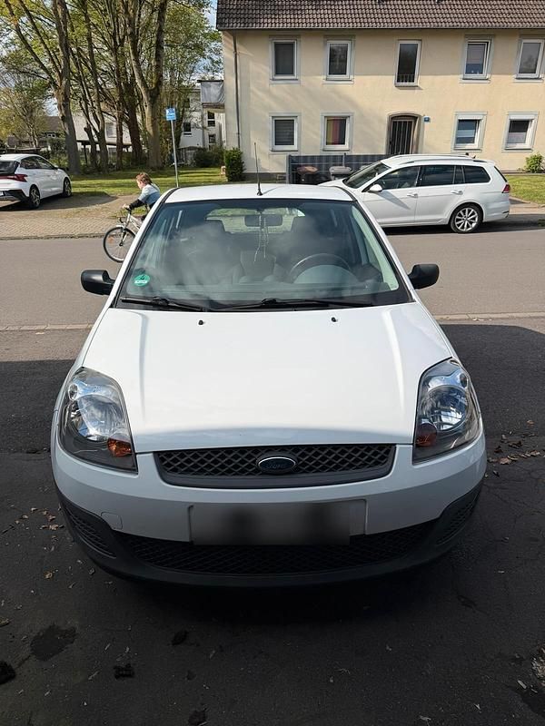Gebraucht Ford Fiesta 68 PS (50 kW) 2009 Weiß Kleinwagen