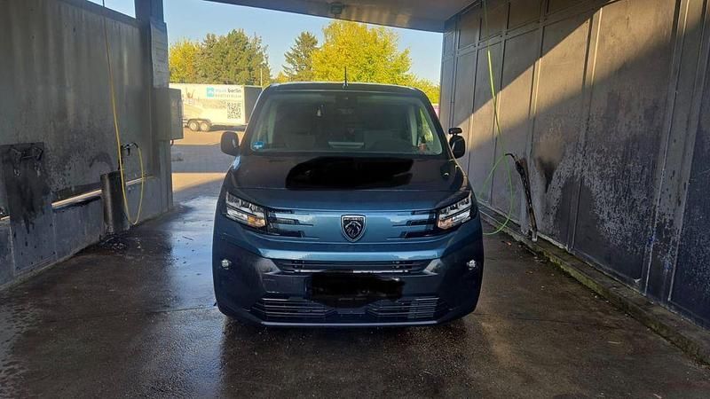 Blau Gebraucht 2024 Peugeot Partner Van / Kleinbus | 19.800 € (Superpreis) - Bild 1/4