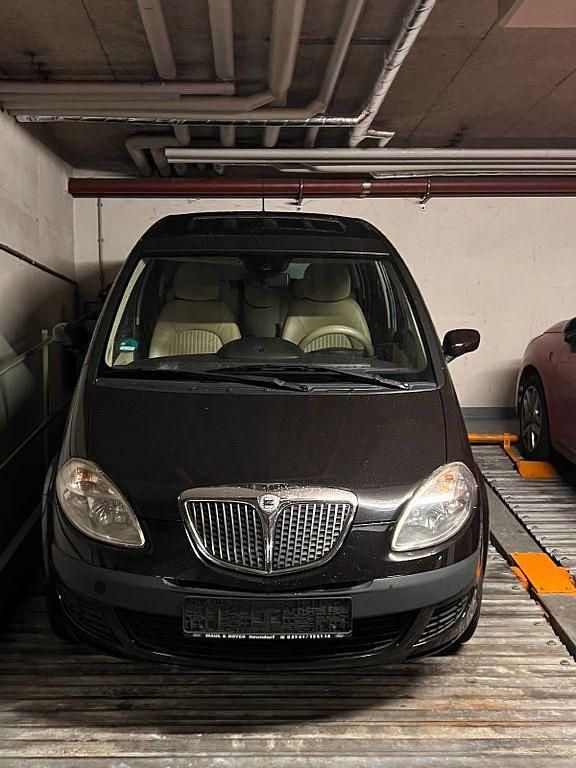 Braun Gebraucht 2006 Lancia Musa Van / Kleinbus | 800 € (Superpreis) - Bild 1/4