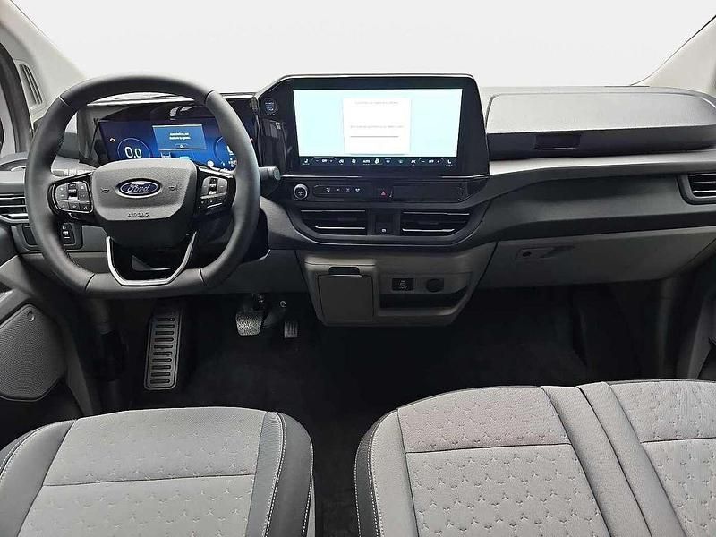 Gebraucht Ford Tourneo Titanium 170 PS (125 kW) 2025 Grau Van / Kleinbus