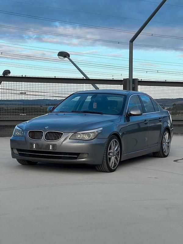 Grau Gebraucht 2008 BMW 530 Limousine | 4.000 € (Superpreis) - Bild 1/4
