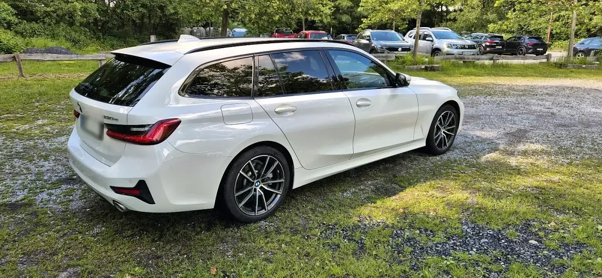 Gebraucht BMW 330 Sport Line 184 PS (135 kW) 2021 Weiß Kombi