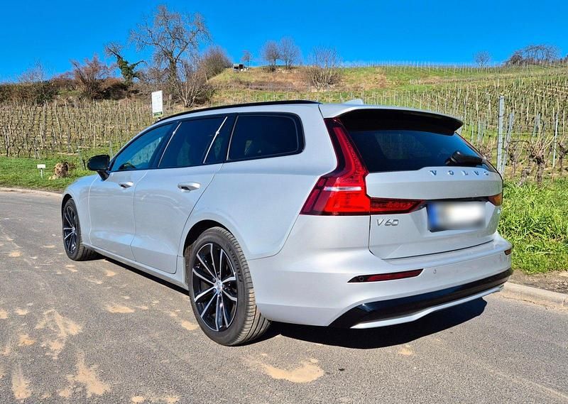 Gebraucht Volvo V60 Plus 197 PS (144 kW) 2023 Silber Kombi