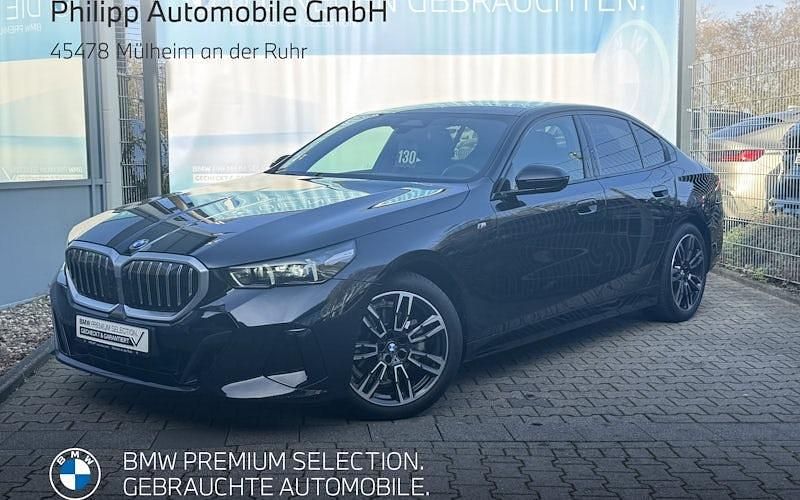 Schwarz Gebraucht 2024 BMW 520 Comfort Edition Limousine | 49.880 € (Fairer Preis) - Bild 1/4