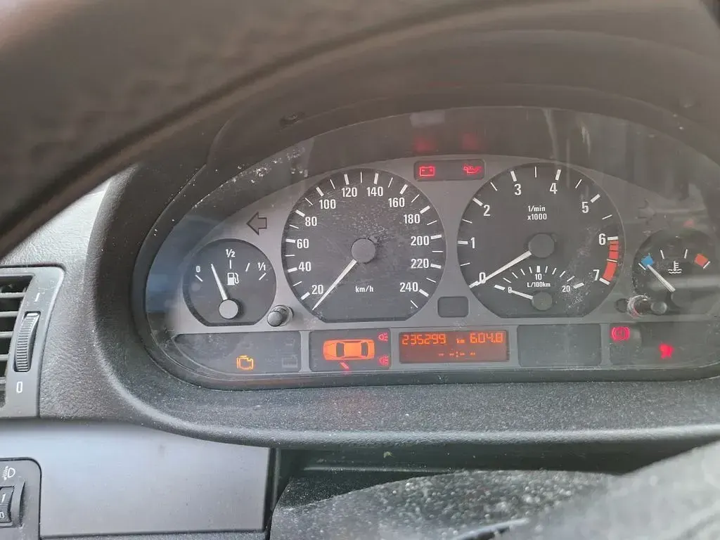Brugt BMW 318 118 HK (86 kW) 2001 Sølv Sedan
