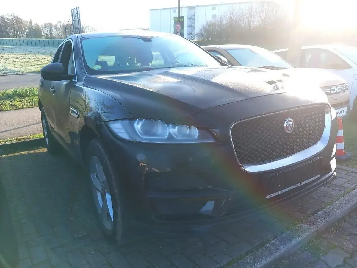 Gebraucht Jaguar F-Pace Prestige 179 PS (131 kW) 2019 Narvik black SUV
