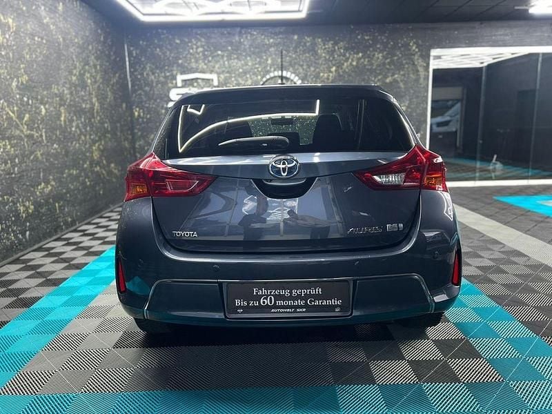 Gebraucht Toyota Auris Hybrid 99 PS (72 kW) 2014 Blau Limousine