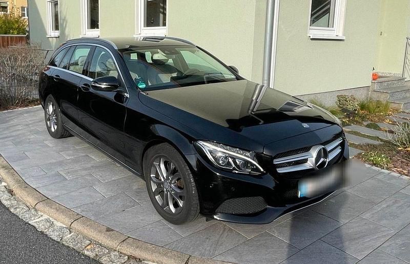 Schwarz Gebraucht 2016 Mercedes C200 Limousine | 14.825 € (Superpreis) - Bild 1/4