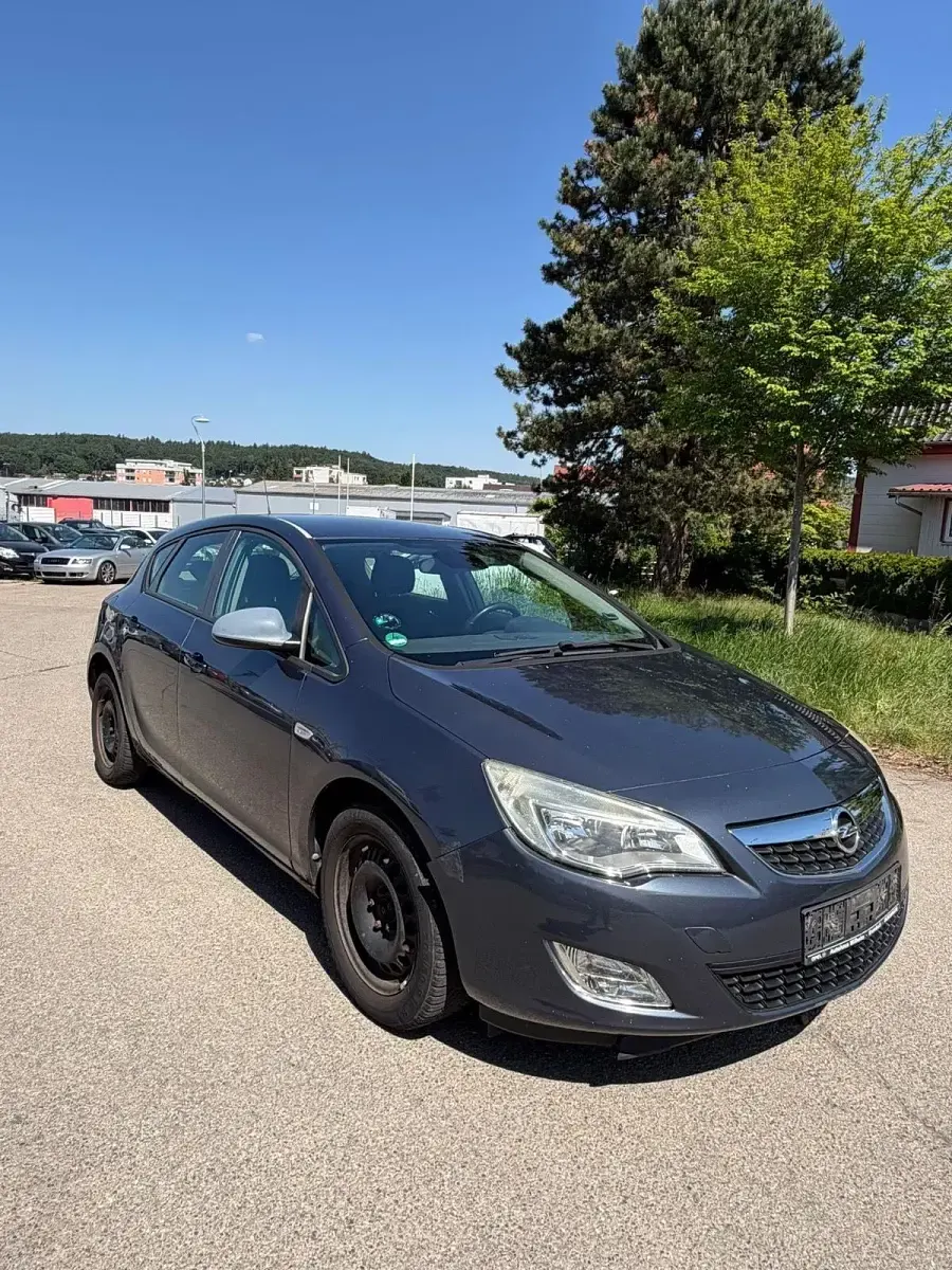Używany Opel Astra 2010 Niebieski Hatchback