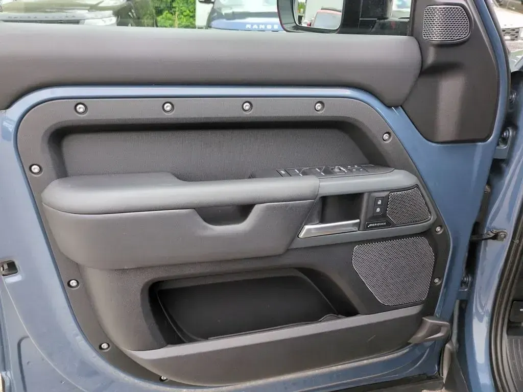 Gebraucht Land Rover Defender HSE Dynamic 249 PS (183 kW) 2023 Blau SUV