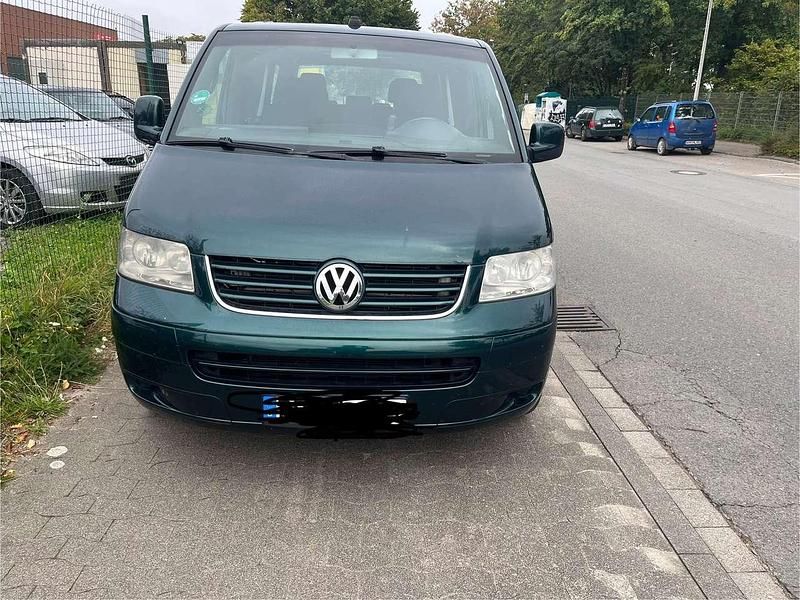 Piniengrün metallic Gebraucht 2004 VW T5 Comfortline Van | 5.200 € (Superpreis) - Bild 1/4