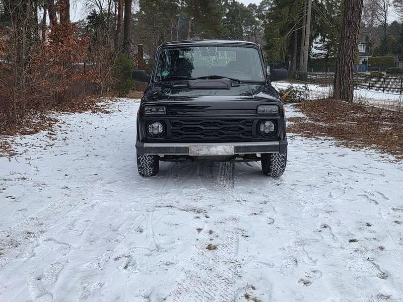 Gebraucht Lada Urban 83 PS (61 kW) 2017 Schwarz SUV