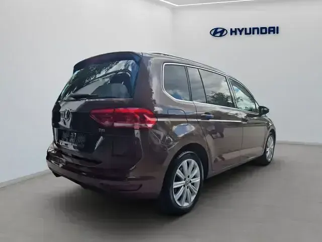 Gebraucht VW Touran Highline 150 PS (110 kW) 2017 Braun Van / Kleinbus