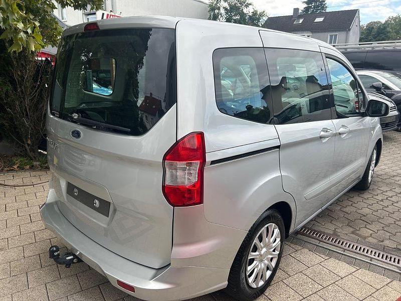 Gebraucht Ford Tourneo Courier Trend 75 PS (55 kW) 2021 Silber Van / Kleinbus