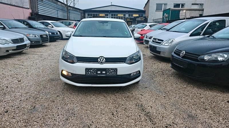 Weiß Gebraucht 2014 VW Polo Trendline Limousine | 5.200 € (Guter Preis) - Bild 1/4