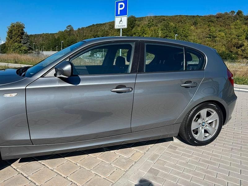Gebraucht BMW 116 116 PS (85 kW) 2010 Grau Kleinwagen