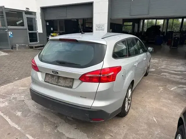 Usado Ford Focus Business Edition 125 CV (91 kW) 2017 Plateado Berlina