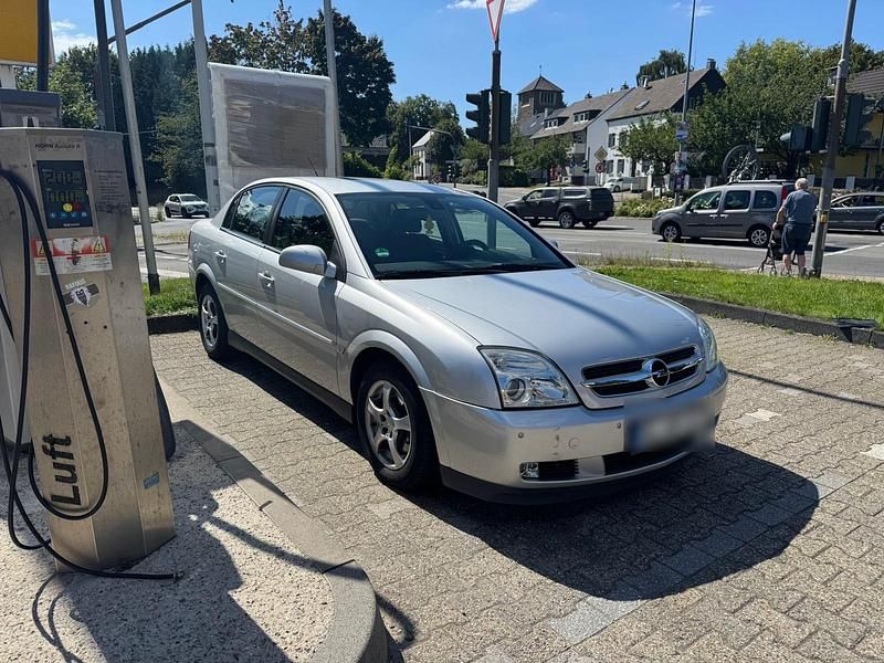 Silber Gebraucht 2004 Opel Vectra Limousine | 2.800 € (Etwas zu teuer) - Bild 1/4
